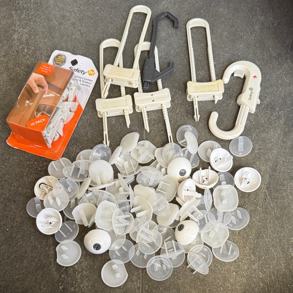 Child Safety Lock and Outlet Cover Set - Picture 1 of 1